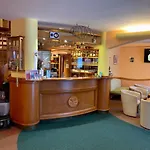 Отель Loucky