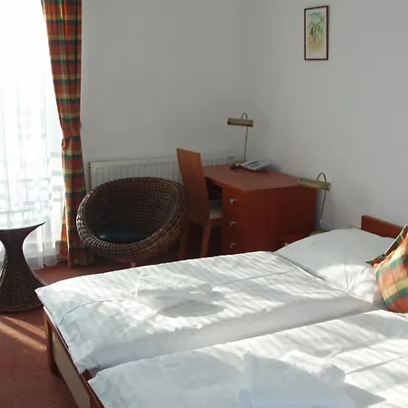 Loucky Hotel 3*