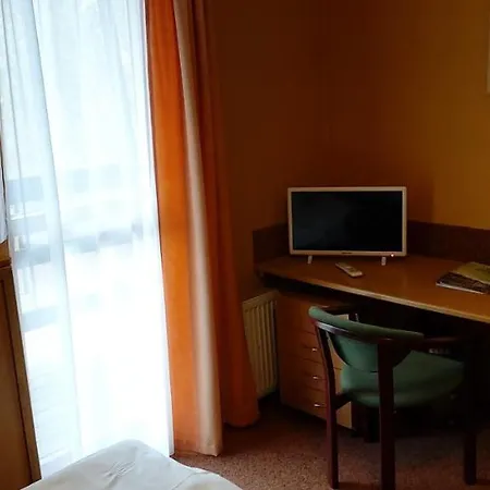 Loucky Hotel