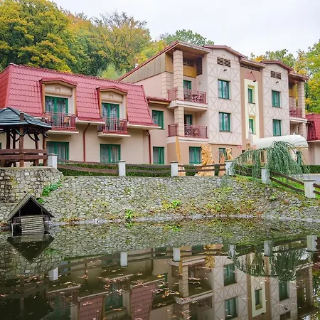Loucky Hotel