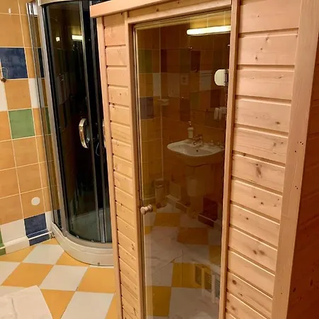 Loucky Hotel