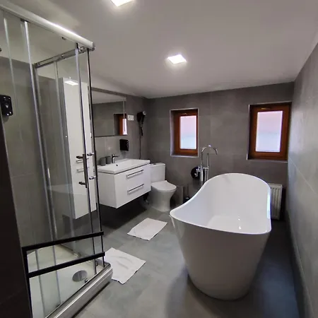 Loucky Hotel 3*