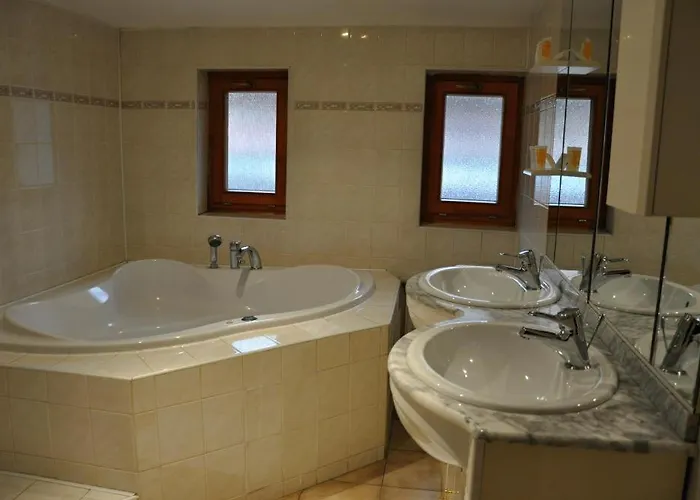 Loucky Hotel